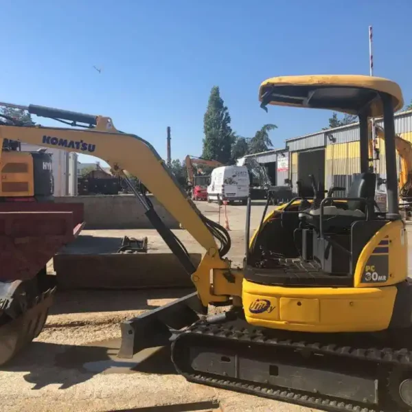 Miniexcavadora KOMATSU PC30MR-2 – usada