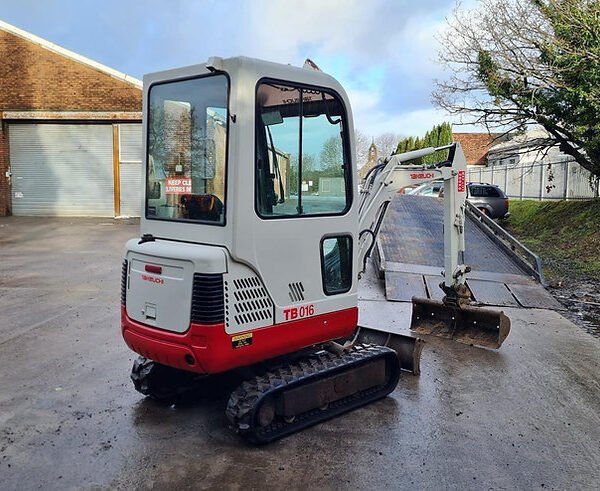 Mini Pelle TAKEUCHI TB016 1,6 toneladas – ocasión