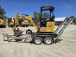 Miniexcavadora Caterpillar 301.7CR usada de 1,8 toneladas (2021) con 3 cucharones y remolque - Imagen 2