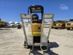 Miniexcavadora Caterpillar 301.7CR usada de 1,8 toneladas (2021) con 3 cucharones y remolque - Imagen 3