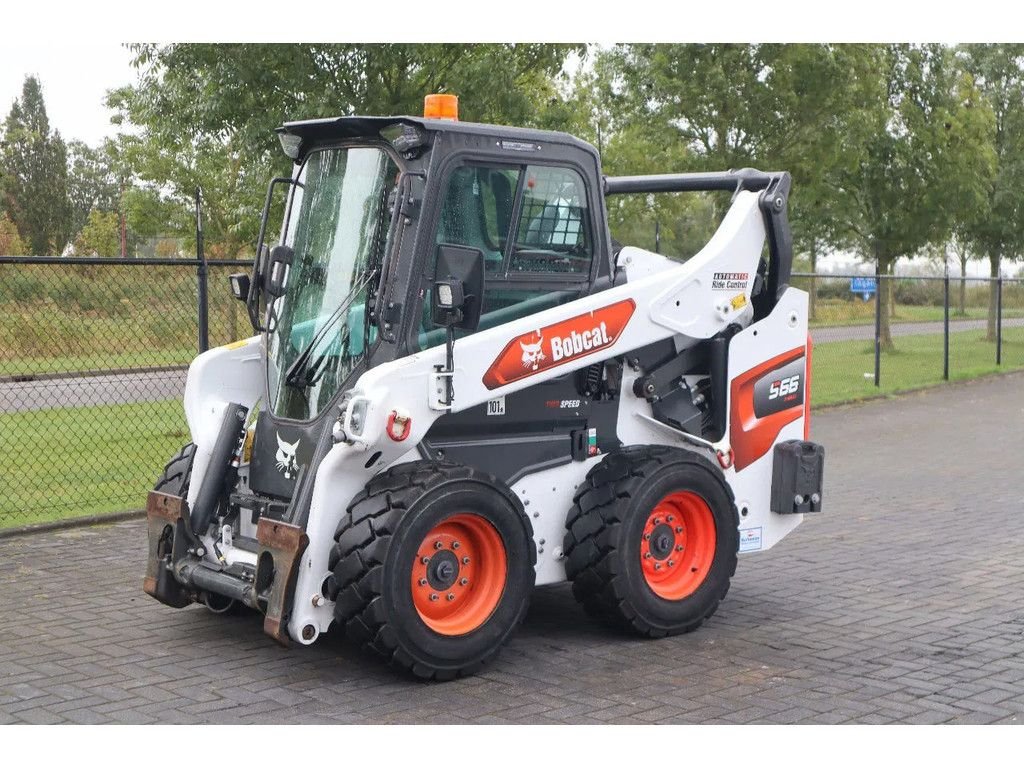 G1 Cargadora compacta Bobcat S66 de alto caudal 2022 - Imagen 1