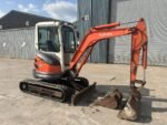 Kubota U27-4 (2018): miniexcavadora de 2,7 toneladas con accesorio hidráulico giratorio