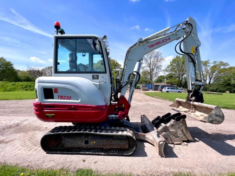 Takeuchi-TB230-001 Takeuchi TB230 (2018) – Miniexcavadora 2.8T – 2916 h – Mantenimiento completo - Imagen 1