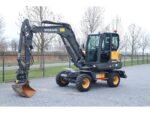 Excavadora de ruedas Volvo EW60E 2022 – 117 horas – Rotor basculante y accesorios