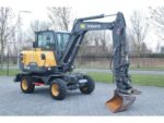 Excavadora de ruedas Volvo EW60E 2022 – 117 horas – Rotor basculante y accesorios - Imagen 3